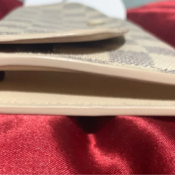 Luis Vuitton Damier Azur Emilie Wallet - Picture 6 of 10